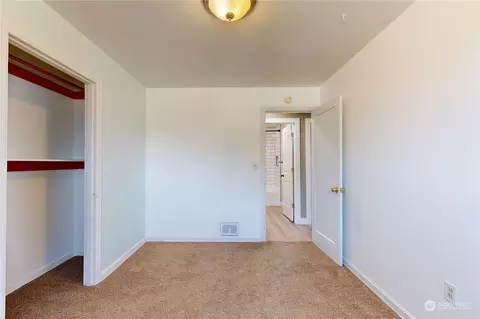 Bedroom - 122 Cascade Dr, Walla Walla, WA 99362 photo 4 of 9