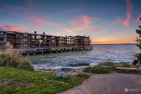3717 Beach Dr SW #315, Seattle, WA 98116