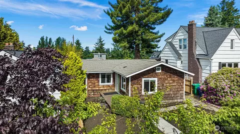 3833 45th Ave SW, Seattle, WA 98116