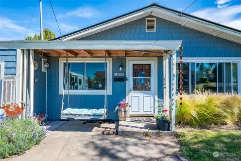 1570 NE 2nd Ave, Oak Harbor, WA 98277