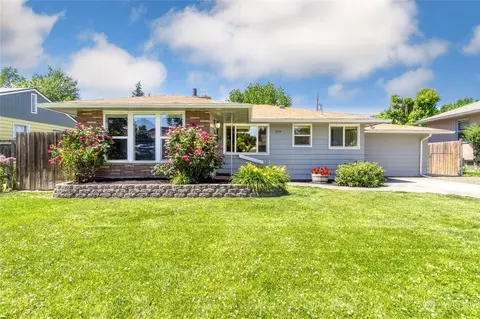 109 NE Birch Ave, College Place, WA 99324