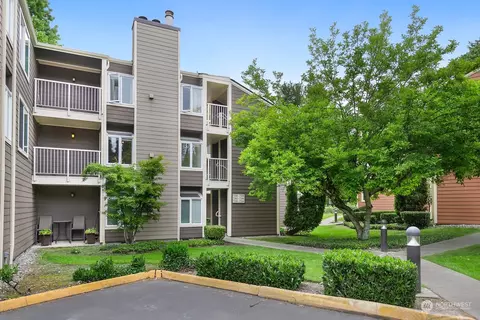 7342 W Lake Sammamish Pkwy NE #3-204, Redmond, WA 98052