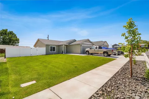 915 W Pine Dr, Moses Lake, WA 98837