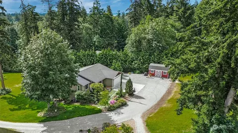 1386 Bonnie Ln, Camano Island, WA 98282