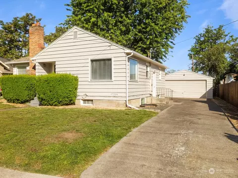 521 E Cherry St, Walla Walla, WA 99362 photo 2