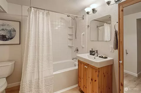 Bath - 535 20th Ave E #104, Seattle, WA 98112 photo 1 of 1