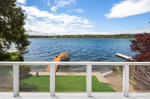 13005 Holmes Point Dr NE, Kirkland, WA 98034