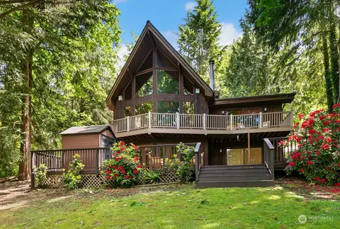 17603 E Lake Desire Dr SE, Renton, WA 98058