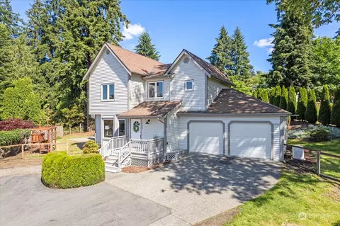 8133 NE 158th St, Kenmore, WA 98028