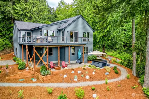 5401 NE Falcon Ridge Ln, Poulsbo, WA 98370