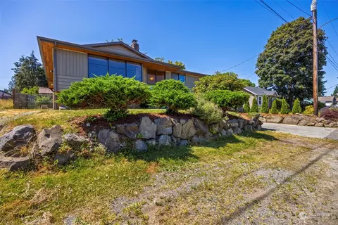 7014 Olympic Dr, Everett, WA 98203