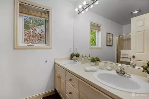 Bath - 3417 157th Pl SE, Mill Creek, WA 98012 photo 3 of 3