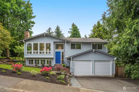 8911 NE 136th St, Kirkland, WA 98034