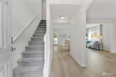 Entry Way - 6604 B Wetmore Ave, Everett, WA 98203 photo 3 of 3