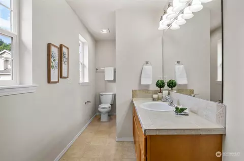 Bath - 6604 B Wetmore Ave, Everett, WA 98203 photo 5 of 6