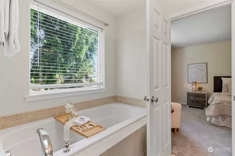 Bath - 6604 B Wetmore Ave, Everett, WA 98203 photo 4 of 6