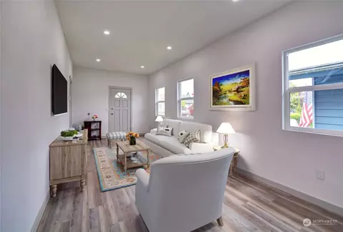 Living - 2523 State St, Everett, WA 98201 photo 1 of 2