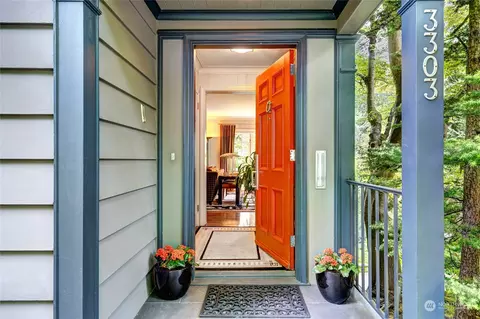 Entry Way - 3303 E Ford Pl, Seattle, WA 98112 photo 2 of 4