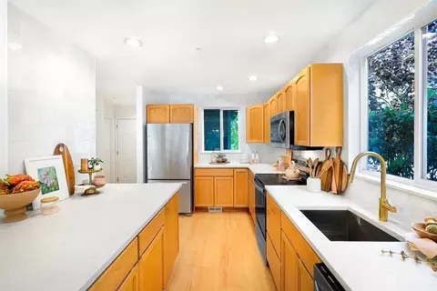 Kitchen - 628 102nd Pl SE #A, Everett, WA 98208 photo 4 of 5