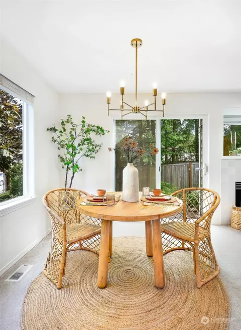 Dining - 628 102nd Pl SE #A, Everett, WA 98208 photo 1 of 2