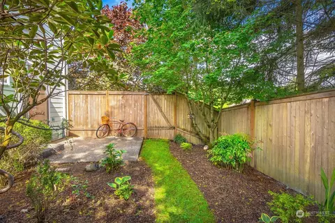 Exterior - 628 102nd Pl SE #A, Everett, WA 98208 photo 4 of 7