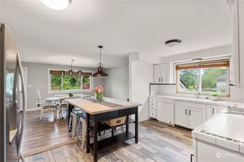 Kitchen - 38917 264th Ave SE, Enumclaw, WA 98022 photo 1 of 2