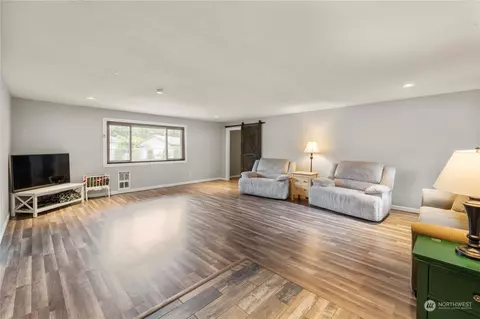 Living - 38917 264th Ave SE, Enumclaw, WA 98022 photo 1 of 1