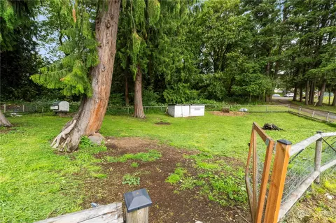 Exterior - 38917 264th Ave SE, Enumclaw, WA 98022 photo 7 of 10