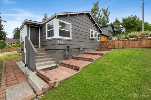 912 10th Ave, Milton, WA 98354