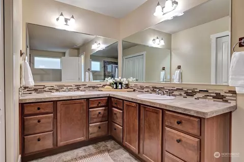 Bath - 11413 58th Ave SE, Everett, WA 98208 photo 3 of 4
