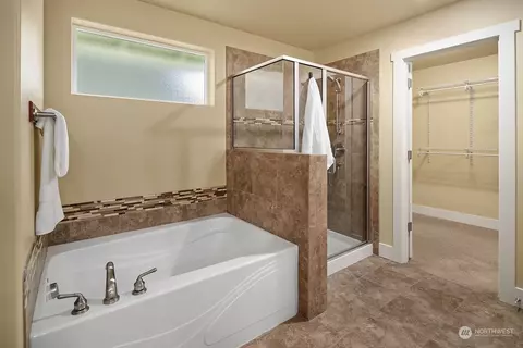 Bath - 11413 58th Ave SE, Everett, WA 98208 photo 4 of 4