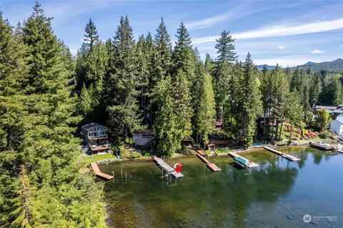 33026 Deer Park Ln, Lake Cavanaugh, WA 98274