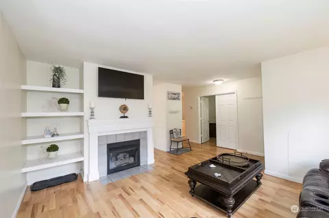 Living - 219 E Springfield Loop, Shelton, WA 98584 photo 2 of 3