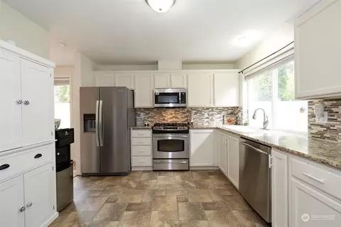 Kitchen - 219 E Springfield Loop, Shelton, WA 98584 photo 3 of 7