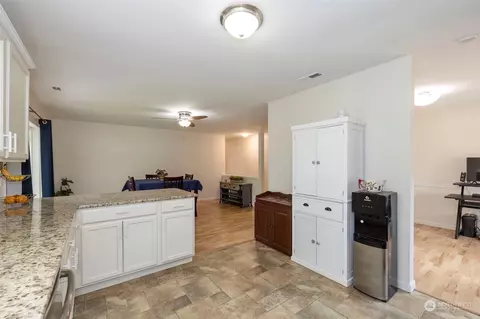 Kitchen - 219 E Springfield Loop, Shelton, WA 98584 photo 4 of 7
