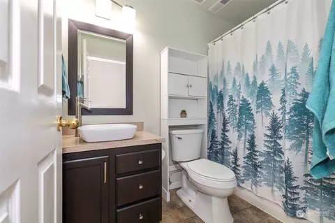 Bath - 219 E Springfield Loop, Shelton, WA 98584 photo 1 of 2