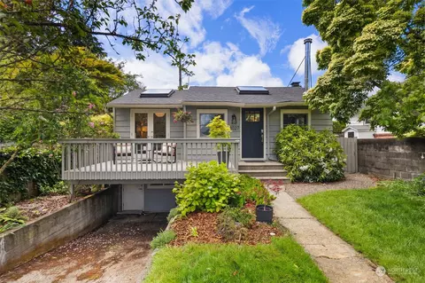 3027 Garlough Ave SW, Seattle, WA 98116