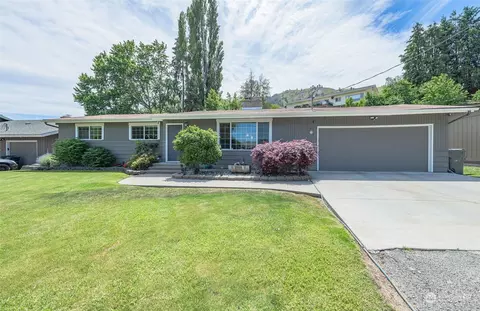 1020 Vista Pl, Wenatchee, WA 98801