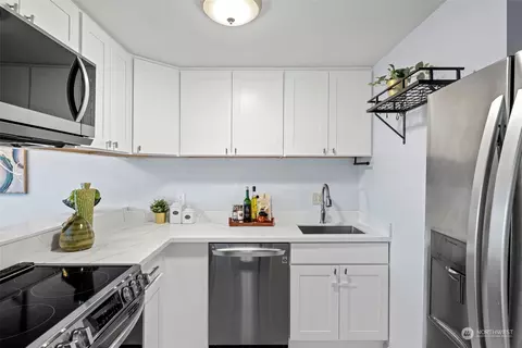 3950 Lake Washington Blvd SE #10D, Bellevue, WA 98006