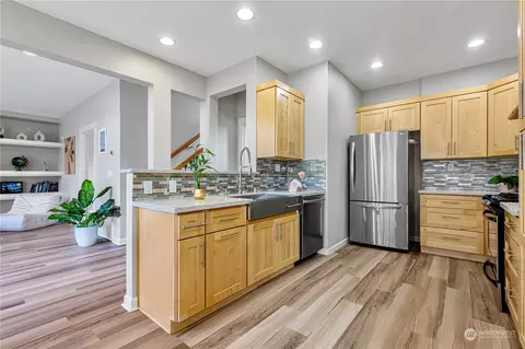 Kitchen - 822 234th Pl SE, Bothell, WA 98021 photo 2 of 4
