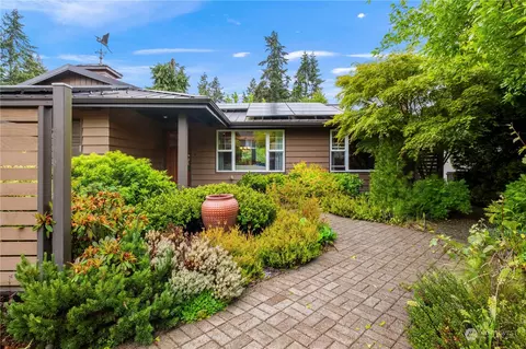1810 N 180th St, Shoreline, WA 98133