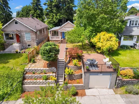 8017 Corliss Ave N, Seattle, WA 98103
