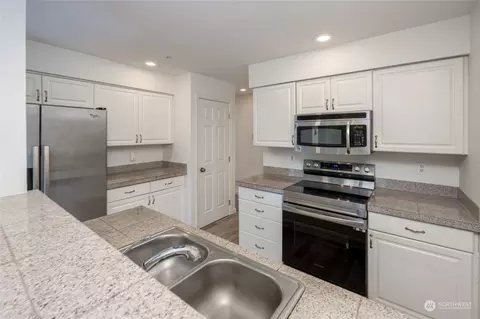 Kitchen - 21624 9th Ave SE #D106, Bothell, WA 98021 photo 2 of 5