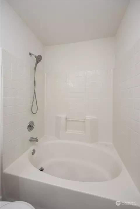 Bath - 21624 9th Ave SE #D106, Bothell, WA 98021 photo 3 of 4