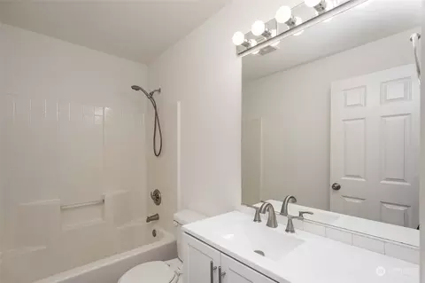 Bath - 21624 9th Ave SE #D106, Bothell, WA 98021 photo 4 of 4