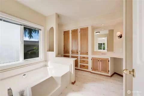 Bath - 23803 Lake Dr W, Bothell, WA 98021 photo 1 of 3