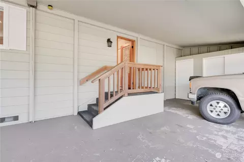 Exterior - 23803 Lake Dr W, Bothell, WA 98021 photo 3 of 4