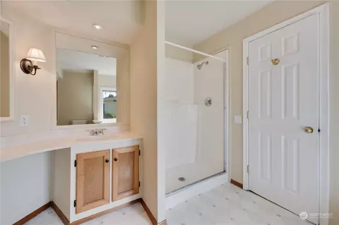 Bath - 23803 Lake Dr W, Bothell, WA 98021 photo 2 of 3