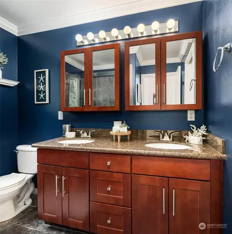 Bath - 805 103rd Pl SE, Everett, WA 98208 photo 2 of 4