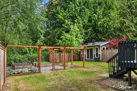 Exterior - 805 103rd Pl SE, Everett, WA 98208 photo 5 of 8